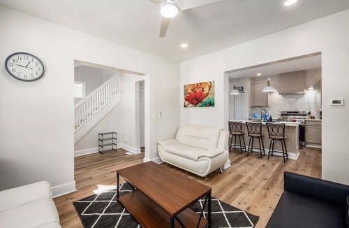 Livingston Park House | 7 Minute Walk to the Hospital, Newly Remodeled 3BD, Perfect for Long Stays