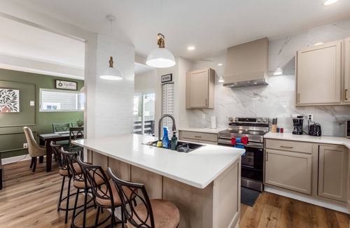 Livingston Park House | 7 Minute Walk to the Hospital, Newly Remodeled 3BD, Perfect for Long Stays