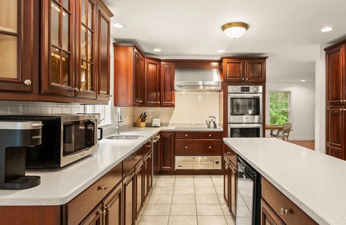 Mount Desert House | A/C and Close to Acadia & BH! Enjoy the peaceful babbling brook or great Wifi!