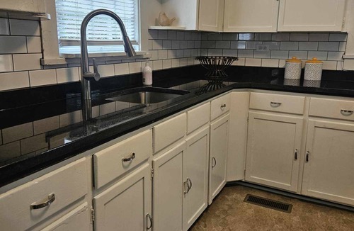Greeneville Cottage | A Charming Craftsman's Cottage that is 5 minute walk from downtown Greeneville.