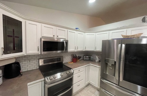 Bayshore - Klatt House | A cozy 4 bedroom with 2.5 Bath in S. Anchorage with walking and jogging trail.