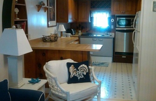 Rehoboth by the Sea Cottage | A COZY BEACH COTTAGE - NEW LOWER RATE FOR LAST WEEK OF AUGUST