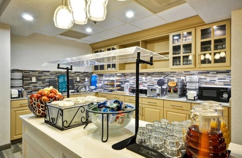 Camelback East Hotel | A Place You'll Surely Enjoy! Free Breakfast, Full Kitchen, Outdoor Pool!