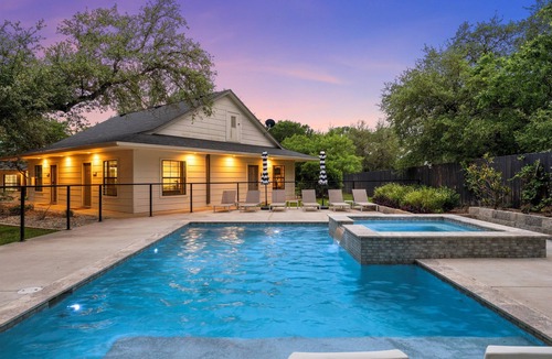 Crawford Cabin | A True Tiny House #2 Experience on Relaxing Retreat Property 20 Minutes to Waco!