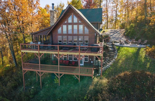 Old Fort Cabin | Above the Clouds | Pet-Friendly Log Cabin with Hot Tub & Epic Views!