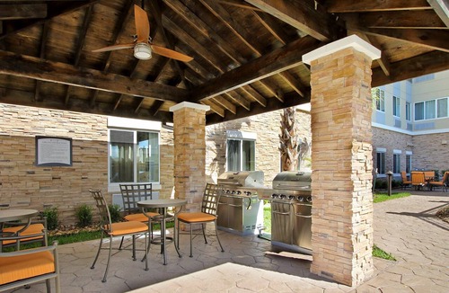 Braeswood Place Apartment | Accessible Queen Studio w/Free Breakfast + Pool