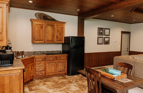Dundee Cabin | Adventure Awaits Suite: Luxury, Lodge Suite in Amish Country, Ohio.