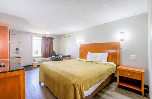 Richmond Hotel | Affordable 2-Unit Gem Perfect for Business and Relaxation Near Comstock Field