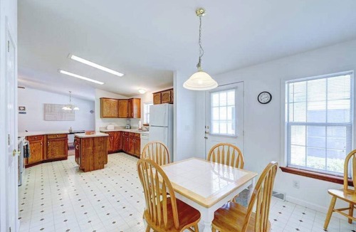 Country Club Estates House | Affordable dog-frienedly beach home w/private deck, gas grill, enclosed yard