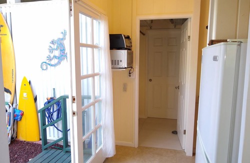 Kailua Apartment | Affordable Island Getaway with private yard