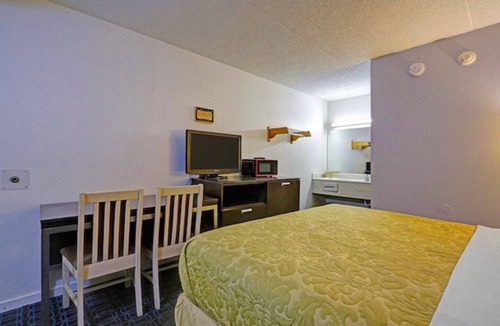 Brookville Hotel | Affordable & Pet-Friendly Room w/Free Parking, Near Golden Gate Park