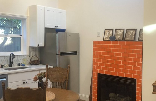 Oakland House | Airy and Spacious Bungalow in the Heart of Oakland