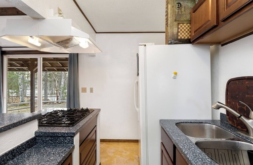 Tanaina House | Alaska Base Camp - 5BR, Fenced Yard, Epic Hangout Space & Hatcher Pass Gateway