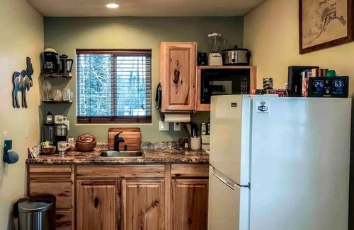 Knik River Cabin | Alaskan Cabin in the Beautiful Knik River Valley with Panoramic Mountain Views, Palmer