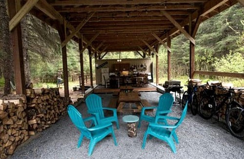 Bear Creek RV Rental | Alaskan Glamping Yurt in Seward for an Eco-Adventure