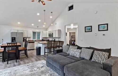 Alyeska House | AlohAlaska Lodge - 5 Bedroom - Close to Ski Lifts