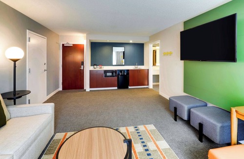 Oyster Point Hotel | Always a Great Idea To Unwind! Pets Allowed, Near Costaños Canyon Park