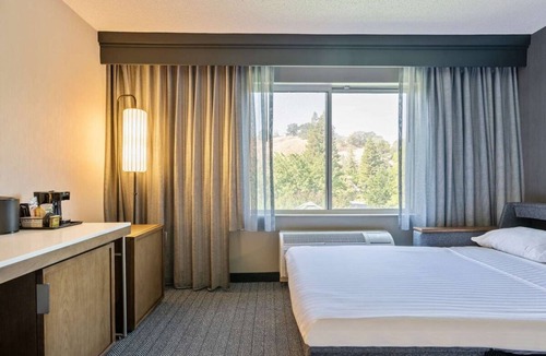 Pleasant Hill Hotel | Always a Great Idea To Unwind! Near Calypso Cabanas and Fox Creek Park