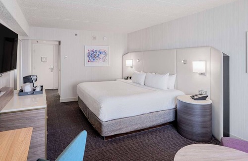 Downtown Columbus Hotel | Always a Great Idea To Unwind! Close to Columbus Museum of Art, Pet-Friendly!