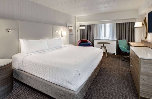 Downtown Columbus Hotel | Always a Great Idea To Unwind! Close to Columbus Museum of Art, Pet-Friendly!