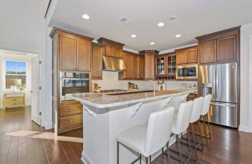 Long Neck House | Amazing Peninsula retreat with pools, hot tubs, sports courts, & ample golfing