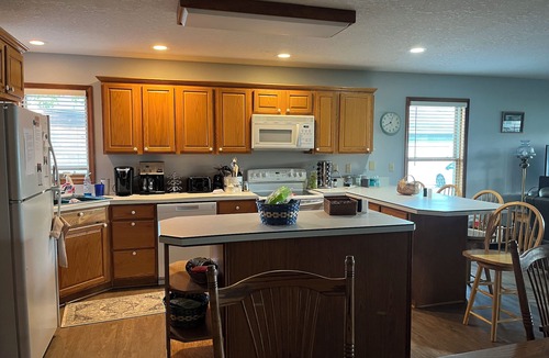 Saint Johns House | Amazing Waterfront Family Getaway with WiFi - on Orchard Island in Indian Lake