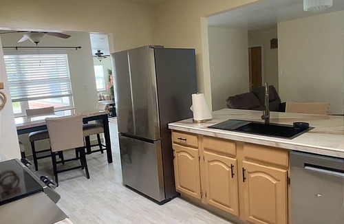 Gallup House | Ameera's Place Charming 3-bedroom house in beautiful Gallup with AC