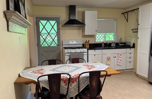 Sutter Creek House | An easy stroll to historic Sutter Creek, 3-bedroom, 2 bath charmer