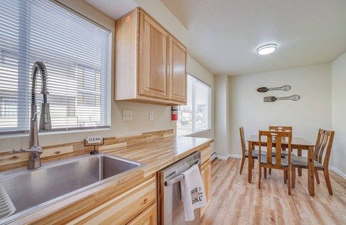Midtown Anchorage Apartment | Anchorage Apartment Rental w/Mountain Views!