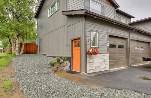 Sand Lake Apartment | Anchorage Apartment w/a View ~ 3 Mi to Airport
