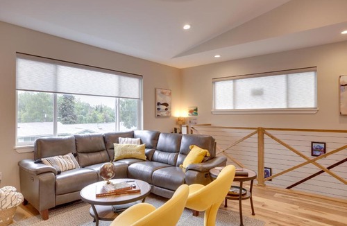 Sand Lake Apartment | Anchorage Apartment w/a View ~ 3 Mi to Airport