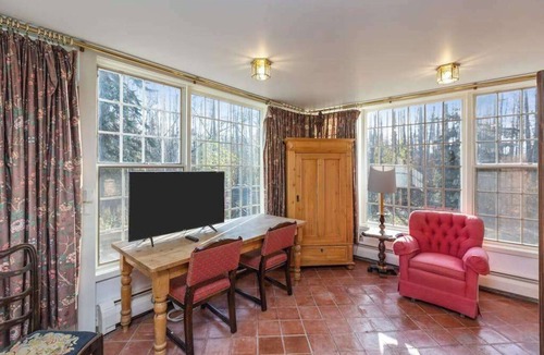 University Area Apartment | Anchorage Escape | 3-Acre Oasis | Stream Side