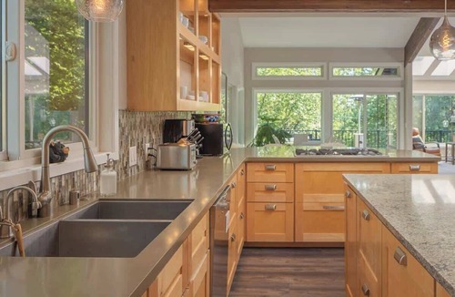 South Addition House | Anchorage Grand Home Downtown Villa