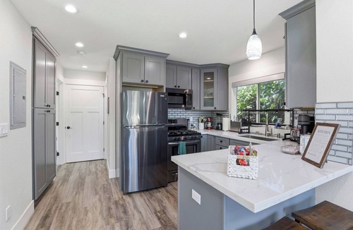 San Ramon Cottage | Angie Oasis Yard, Loft & Stocked Kitchen near shopping & easy access to highway