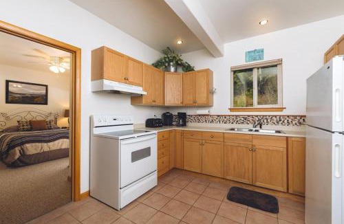 Haines Apartment | Apartment Dolphin House