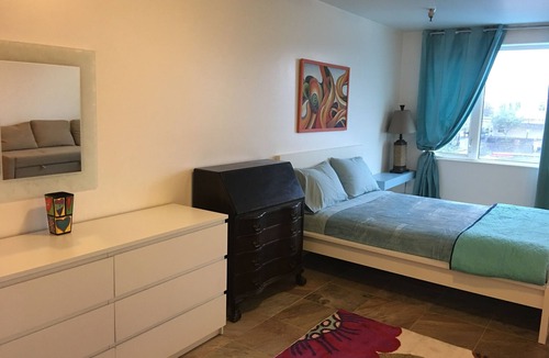 Kodiak Apartment | Aquamarine Upbeat Studio on the Mall