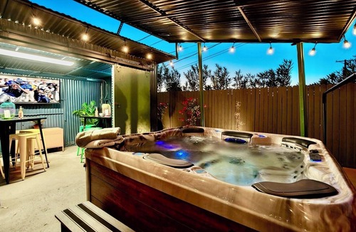 Camelback East House | Arcadia Retreat + Resort Yard + Hot Tub + Detached Casita