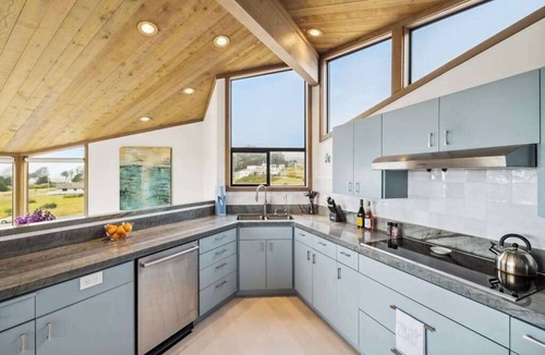Sereno del Mar House | Architect-Designed Bodega Bay Home w/Ocean Views & Hot Tub - 2 King Suites