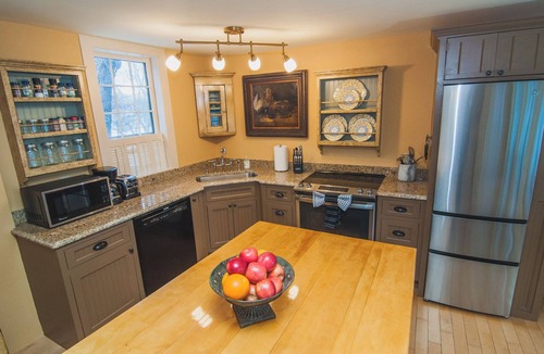 Machias House | Architectural Gem - 1832 Bulfinch Mansion + Patio
