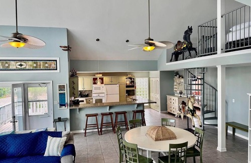 Green Creek House | Ark of Grace: Spacious 4-bedroom Cottage with the Bay as Your Backyard!