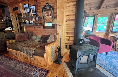 Bakersville House | Artisan Cabin on Houndhill
