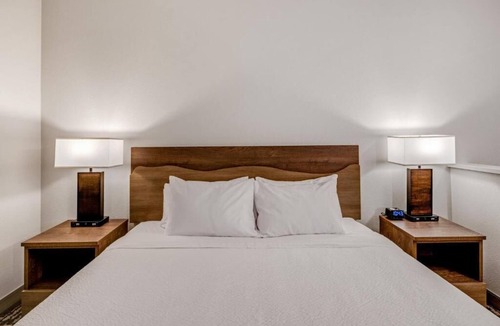 Downtown Anchorage Hotel | Aspen Suites Anchorage Downtown King Room