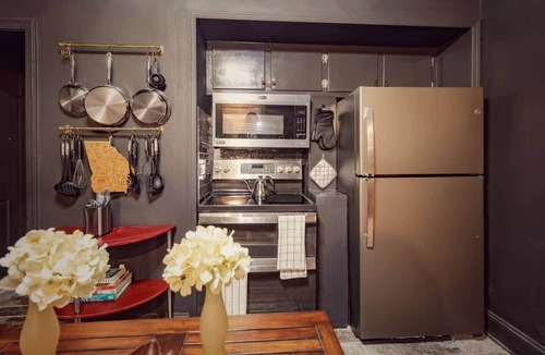 Jefferson Park House | Atlanta-Themed Home, Sleeps 7, 10 Min to Stadium & Downtown