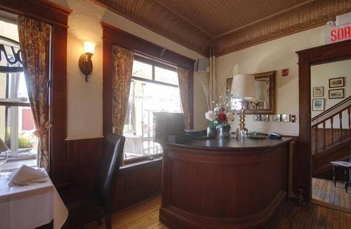 Ayers Cliff Hotel | Auberge Ayers Cliff