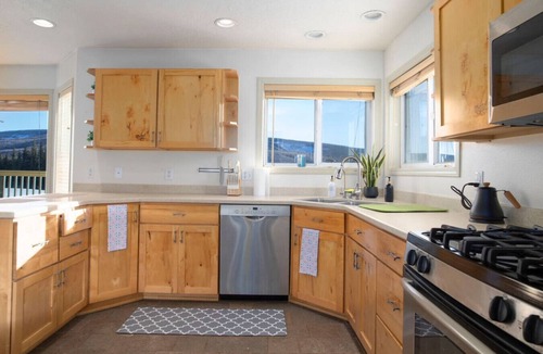 Fairbanks House | Aurora Viewpoint Manor 7b4b with Panoramic Views