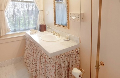Santa Rosa Hotel | Authentic 1907 Room Near Santa Rosa Restaurants, Boutique Shops + Vineyards