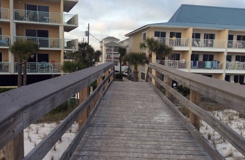 Fort Walton Beach Condo | Available now pet friendly Ground Floor Wi-Fi Sunset Cottage 7A