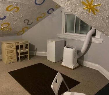 Walnut Hills Apartment | Awesome Attic Studio Private Room 3A