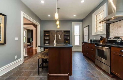 Grand Rapids Apartment | Barlow Suite - Downtown Historic Luxury Gem with Private Parking