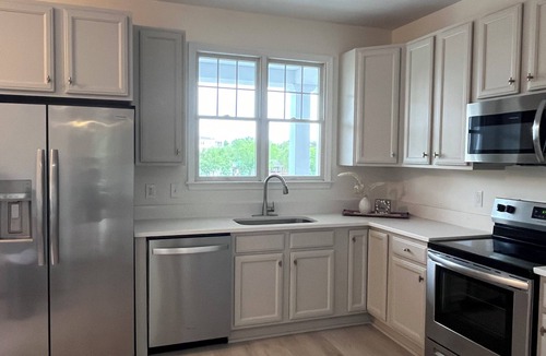 Sun Ridge House | Bayside Resort renovated 4 bed, 3.5 bath, across from Sun Ridge pool! Sleeps 10